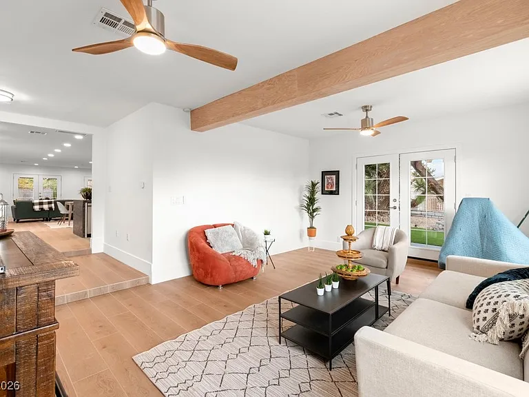 1621 Franklin Ave — Photo 11