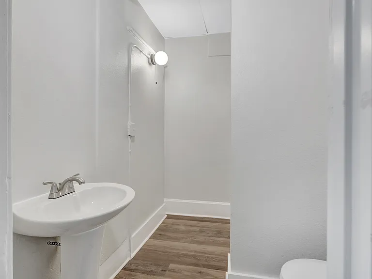 Breeze Apartments — Photo 9