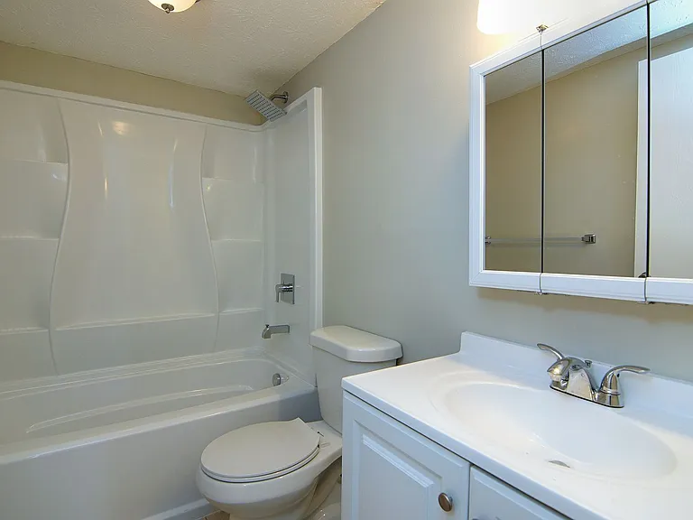 1095 Parkridge Ct #2 — Photo 7