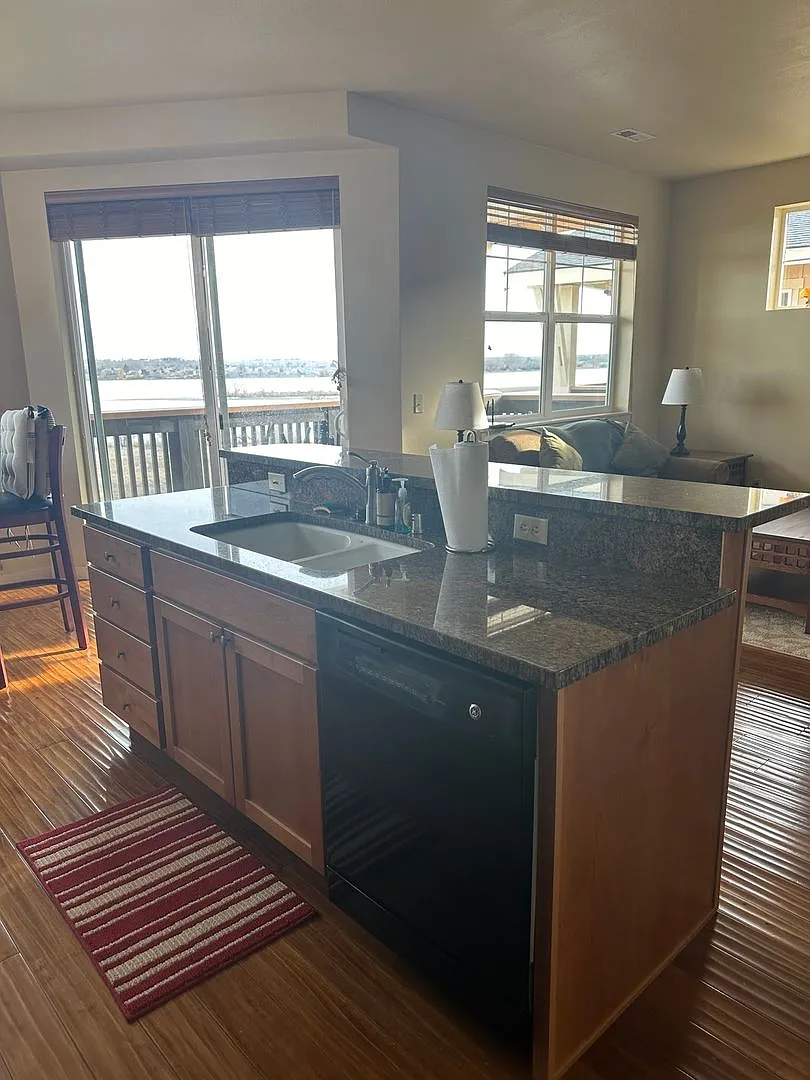 Golfers Dream Condo! Lake Front, Fully Furnished W/Private Pool And Dock Access! Near The Links A... — Photo 1