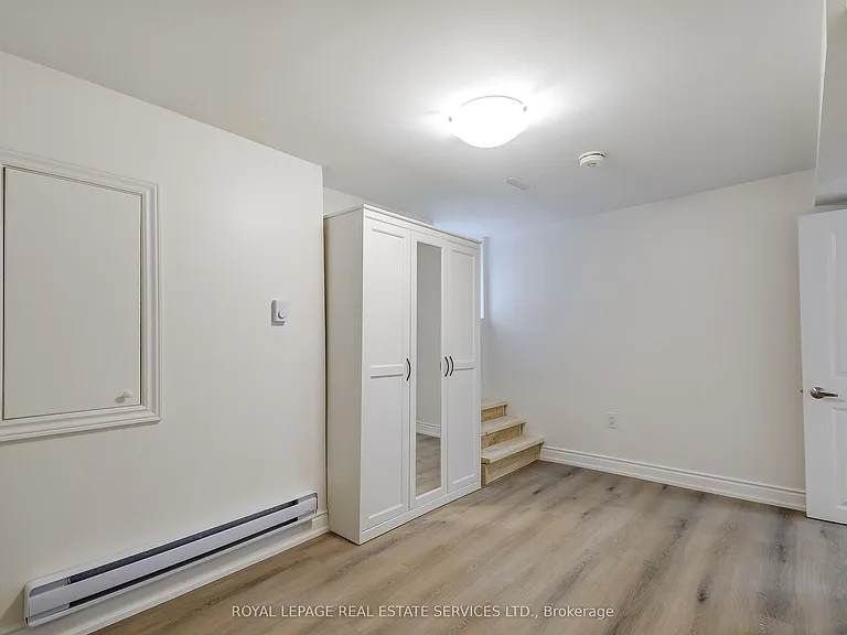 277 Mississaga St #LOWER — Photo 23