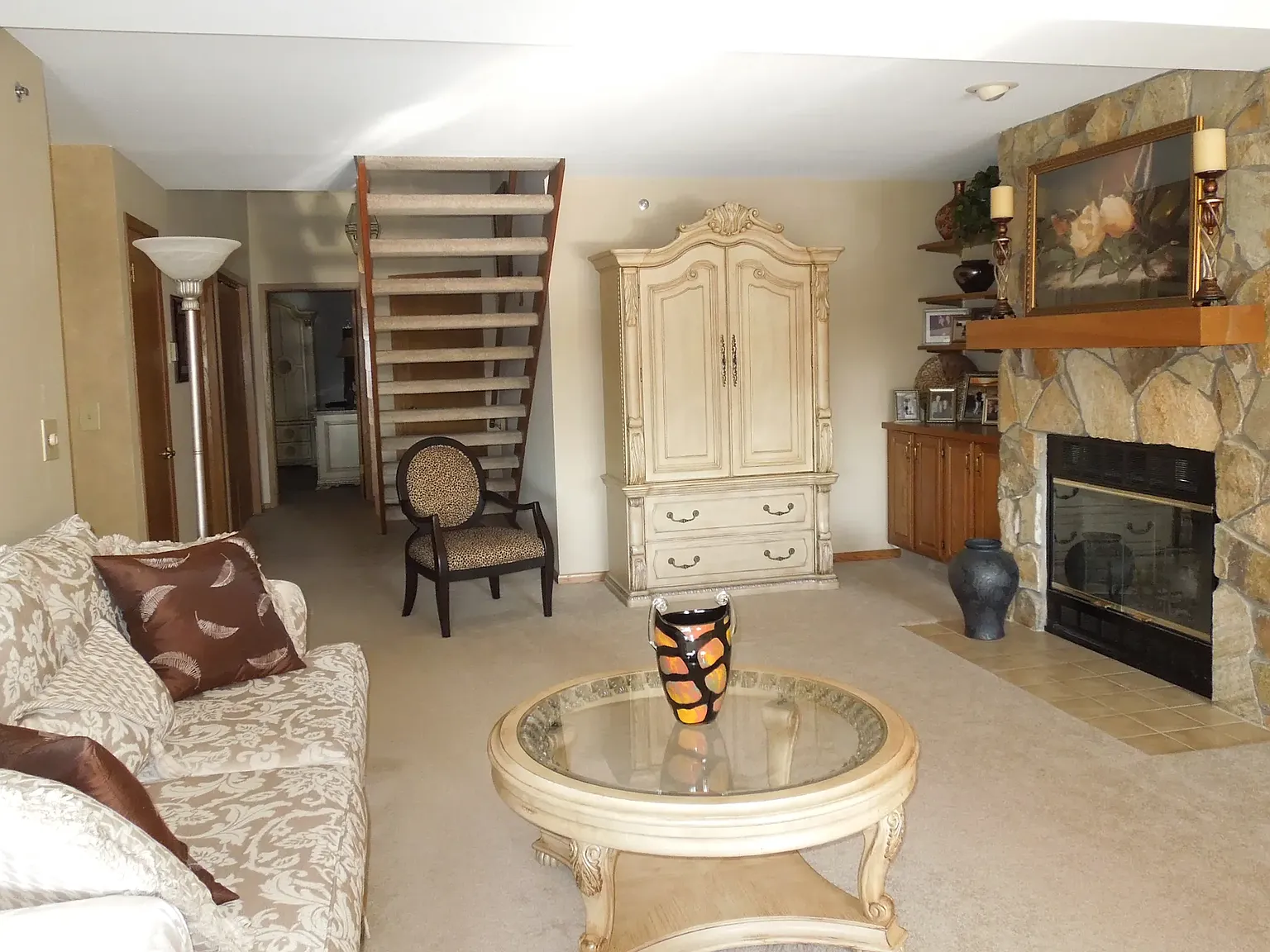 Regal Crest West — Photo 4