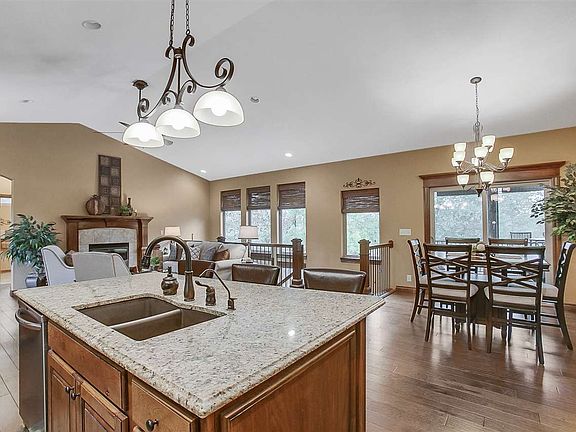 5th image of 821 W Verona Ct