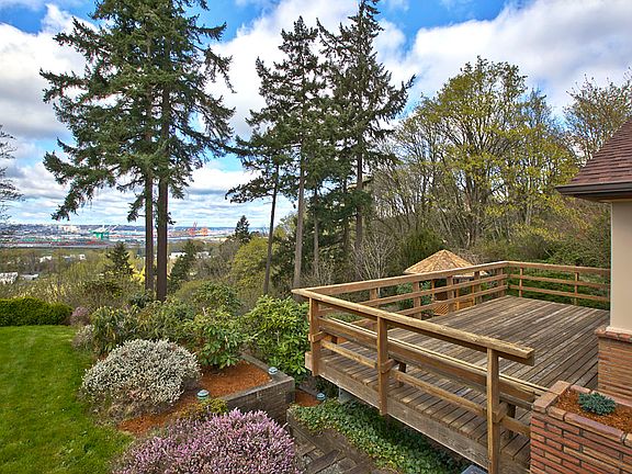 4th image of 520 64th Avenue Ct E