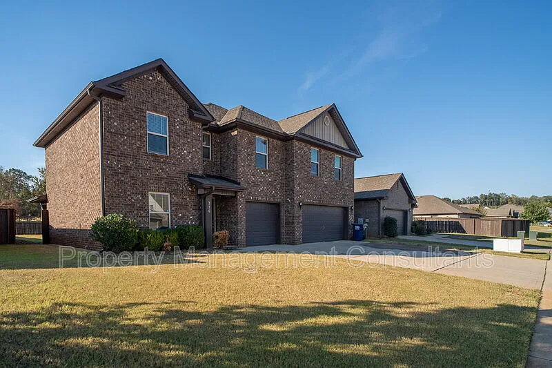4 bed, 3.0 bath, 3184 sqft, $2,450 — Photo 2