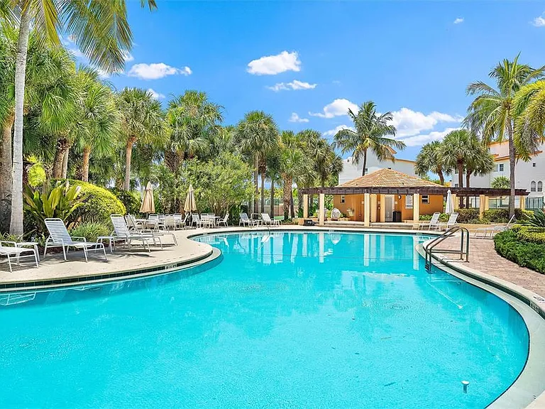 1593 Pinellas Bayway S — Photo 3