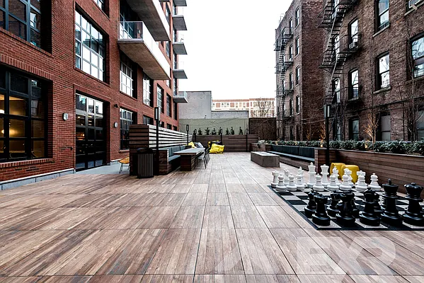 Rented by EXR | media 25