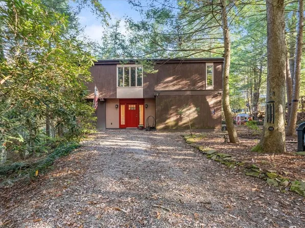 106 Green Forest Dr, Baden, PA 15005