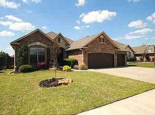 2709 SE 8th St, Moore, OK 73160