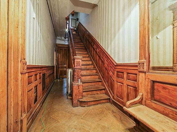 4th image of 34 W 119th St