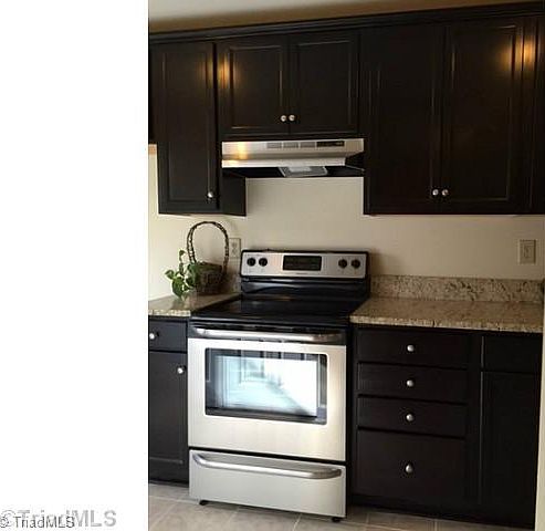 1st image of 225 Village Ln