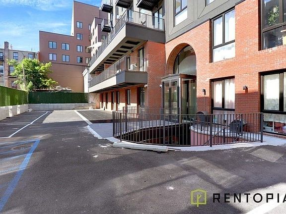 4th image of 420 Tompkins Ave #204