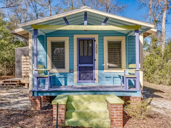 309 5th St NW, Carrabelle, FL 32322