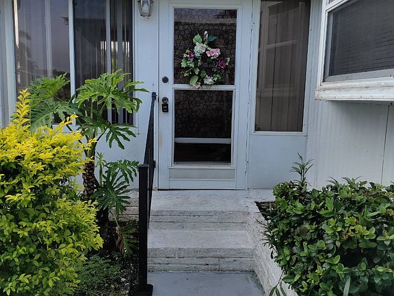 3rd image of 272 S Westview Ct