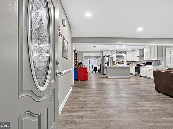 4th image of 1231 Walnut Shade Rd