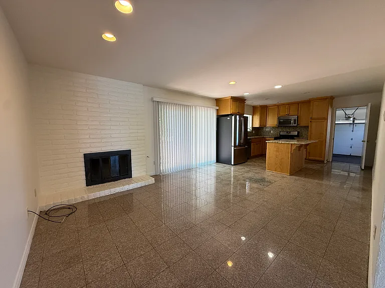 4933 Maiden Ln — Photo 4
