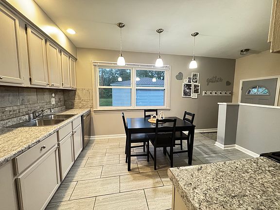 5th image of 4761 Glenis St