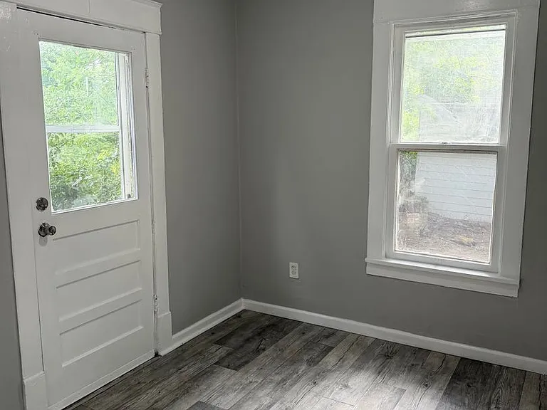 1615 Rowland Ave NE — Photo 6
