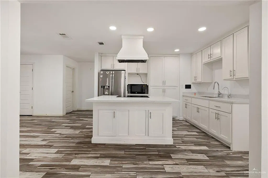 4 bed, 2.0 bath, 1784 sqft, $2,100 — Photo 3