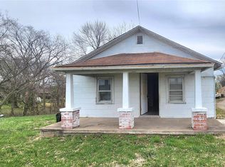 2830 State St, Chester, IL 62233