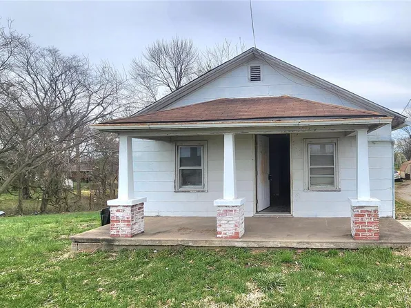 2830 State St, Chester, IL 62233