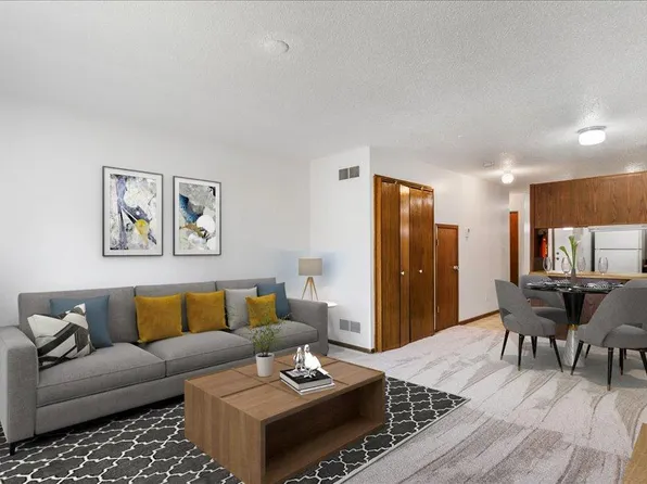 825 Woodgate Dr #203, Vadnais Heights, MN 55127