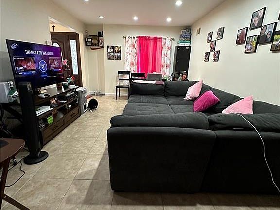 5th image of 40 Seaside Ln