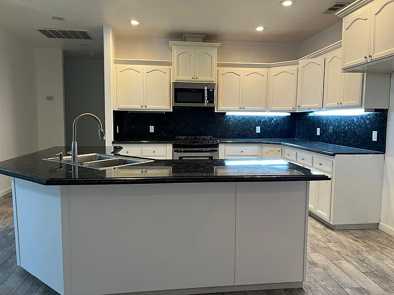 2724 Tecopa Ave — Photo 10