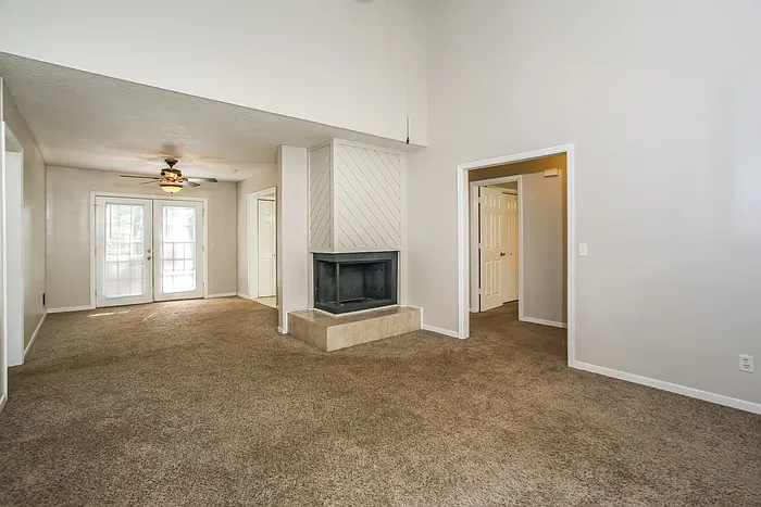 3 bed, 2.0 bath, 1290 sqft, $1,595 — Photo 4