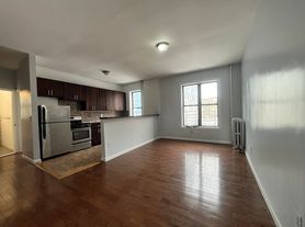 119 Post Ave, New York, NY