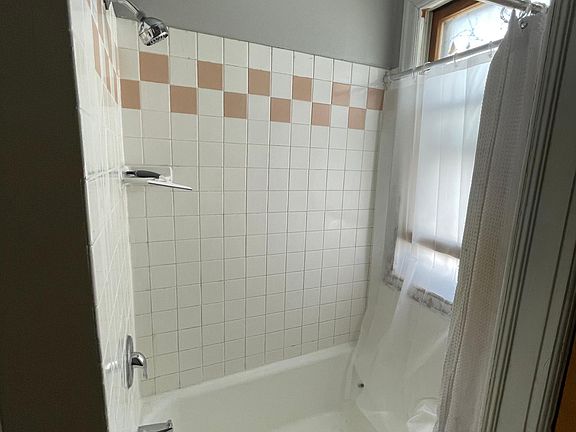 3rd image of 2845 N Cramer St