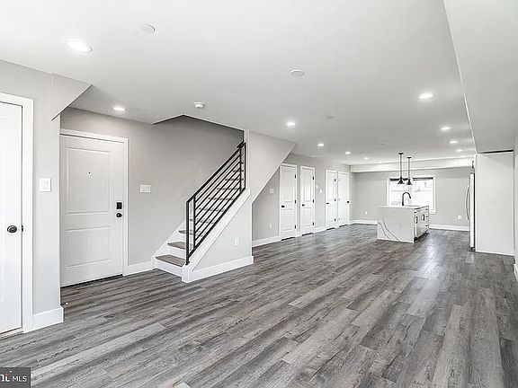 3rd image of 1223 Leopard St #5