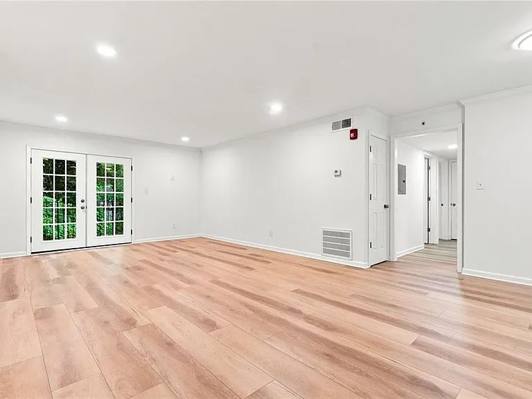 5095 Roswell Rd #203 — Photo 4