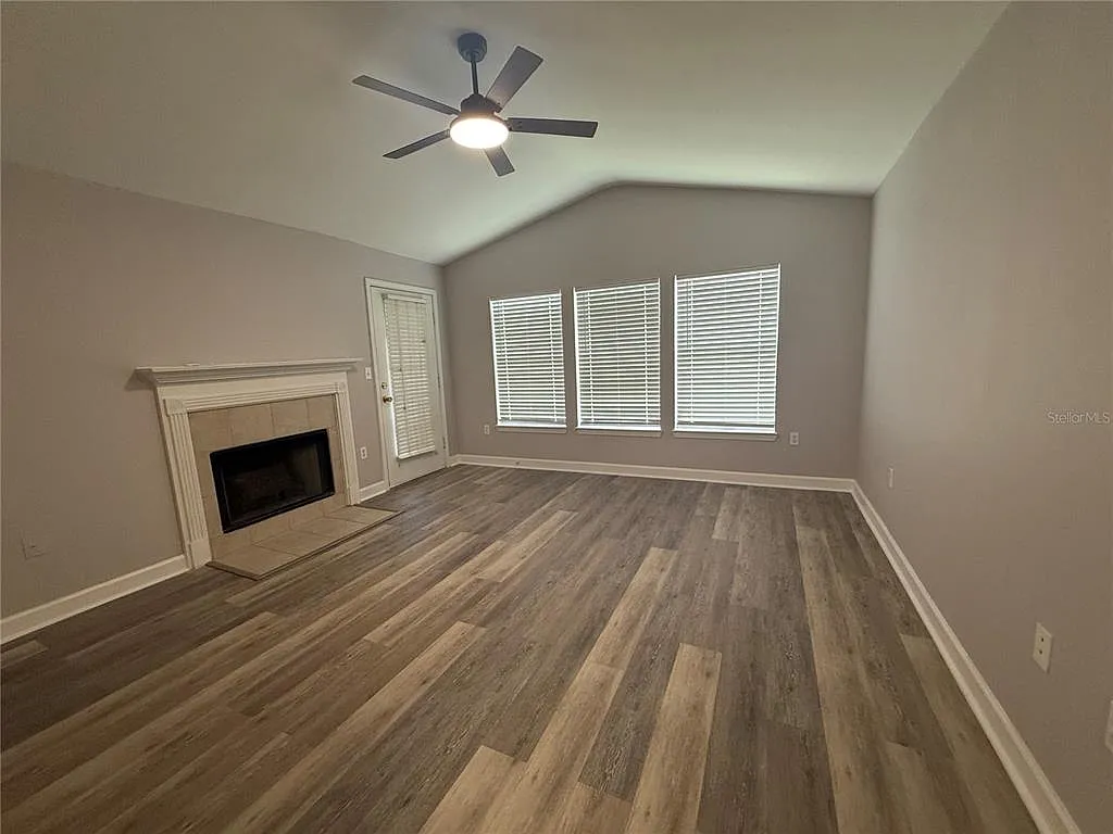 3 bed, 2.0 bath, 1335 sqft, $1,795 — Photo 2