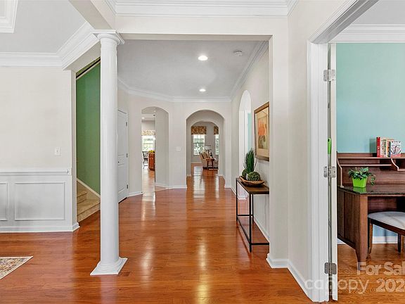 3rd image of 3689 English Garden Dr