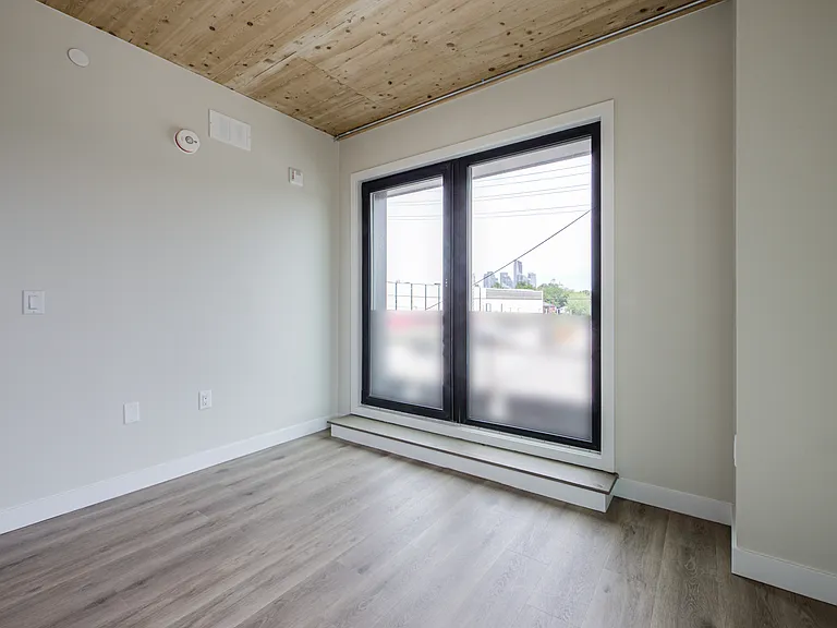 230 Royal York Rd — Photo 28