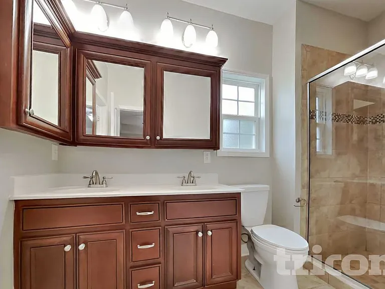 8820 Cole St — Photo 7