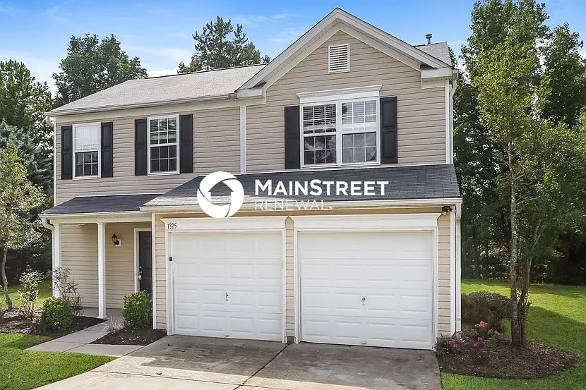 1325 Crestfield Court — Photo 3