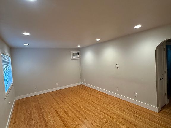 3rd image of 101 Lafayette Cir #17