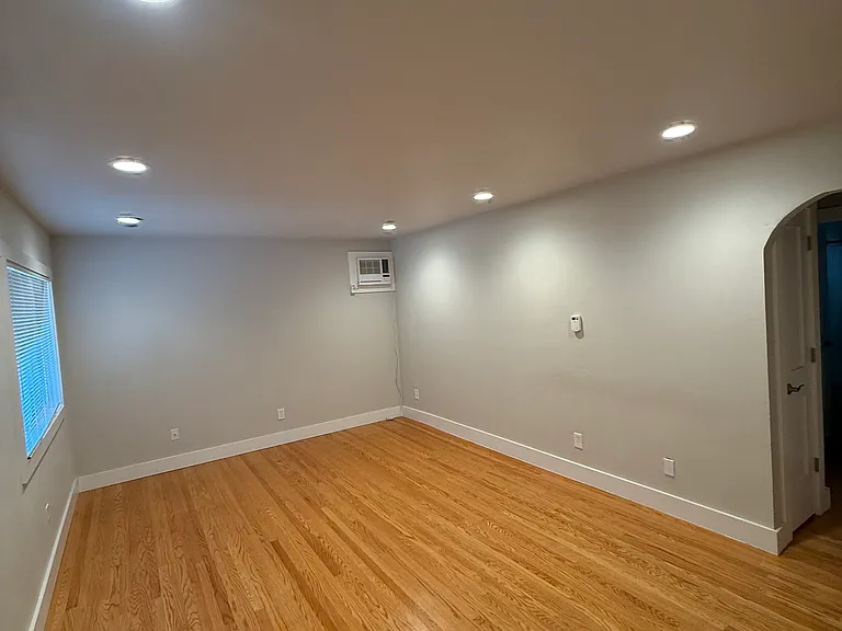 101 Lafayette Cir #17 — Photo 3