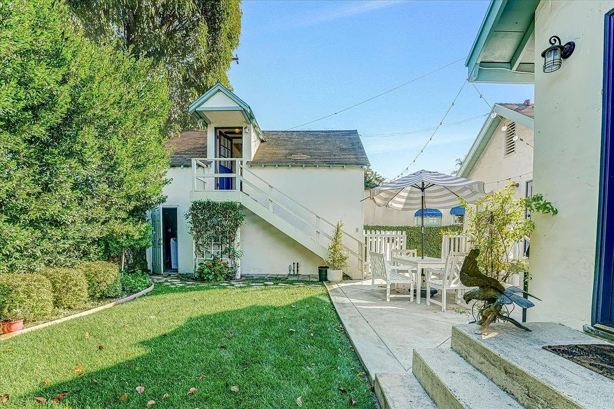 Studio, 400 sqft, $1,995 — Photo 4