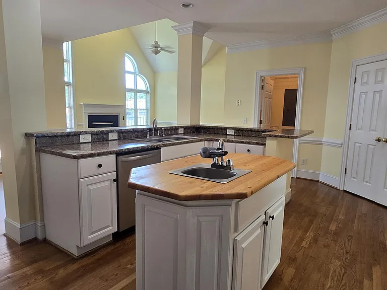 4208 Leicester Ct — Photo 12