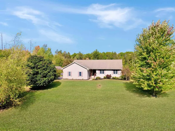 W2280 Woodridge Dr, Marinette, WI 54143