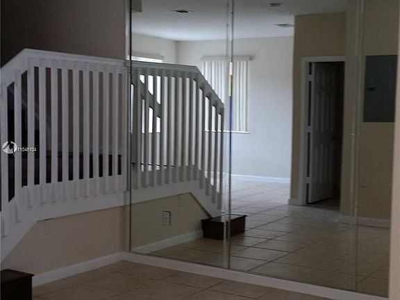 5th image of 2719 SE 15th Pl #158