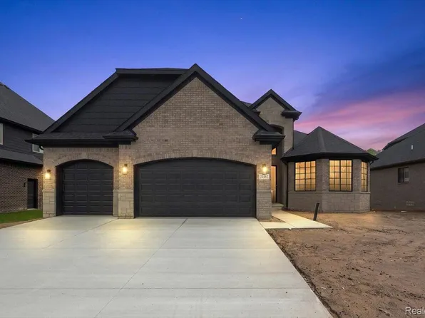 24462 Sawgrass Dr, Macomb, MI 48042