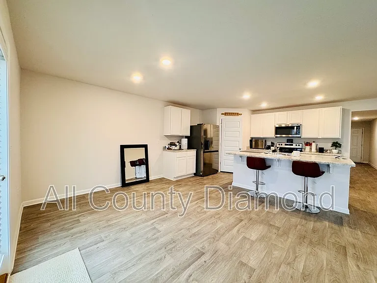 4007 Pioneer Ln — Photo 2