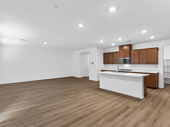 5th image of 1025 Copper Robin St
