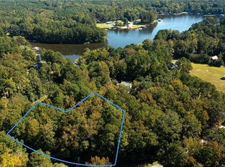 48 Country Club Dr, Gasburg, VA 23857