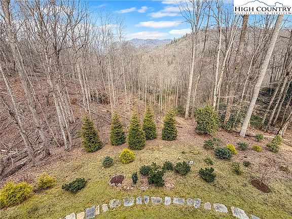 3rd image of 637 Ontario Ridge