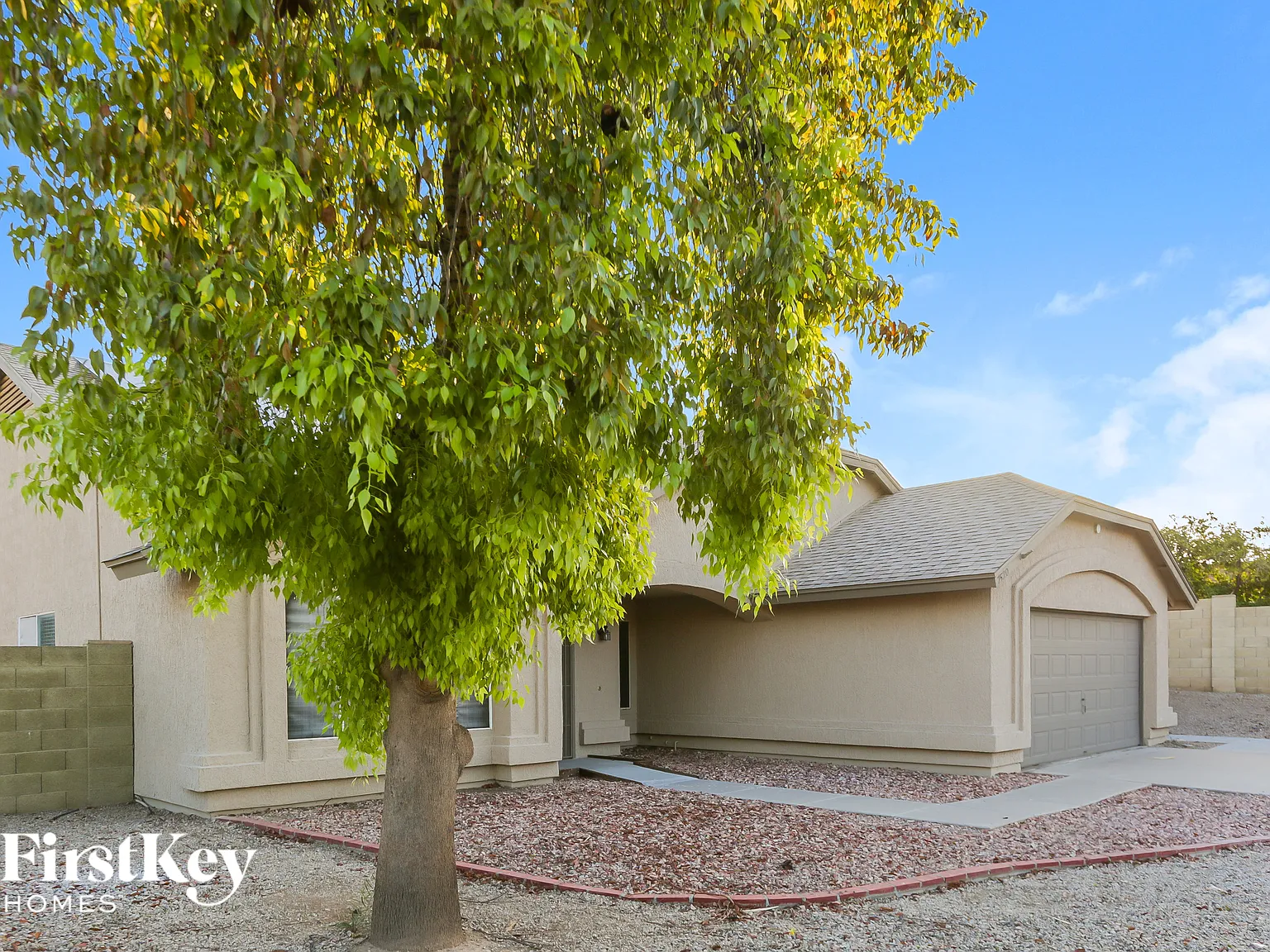 3 bed, 2.0 bath, 1795 sqft, $2,175 — Photo 2
